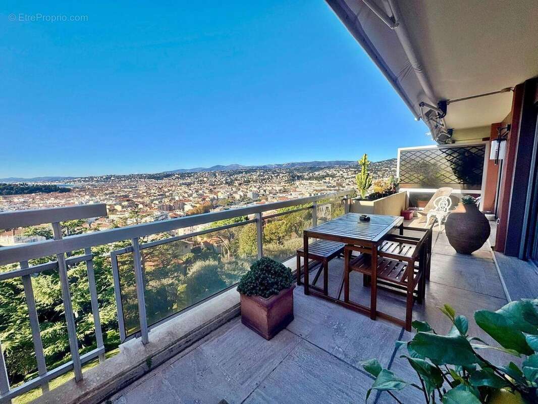   - Appartement à NICE
