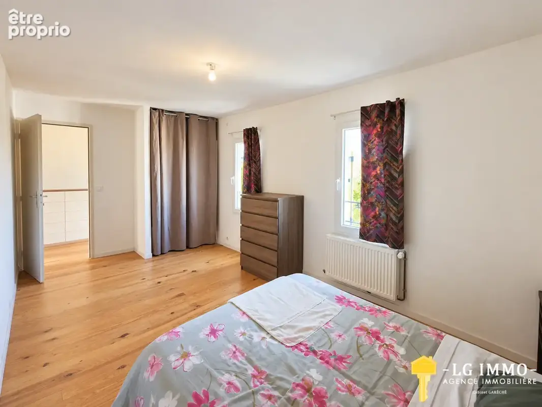 Maison en pierre entièrement rénovée — 3 chambres — jardin clos — dpe a - photo 12
