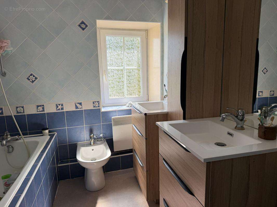 Maison Nanteuil 6 pièce(s) 161m2 - photo 9