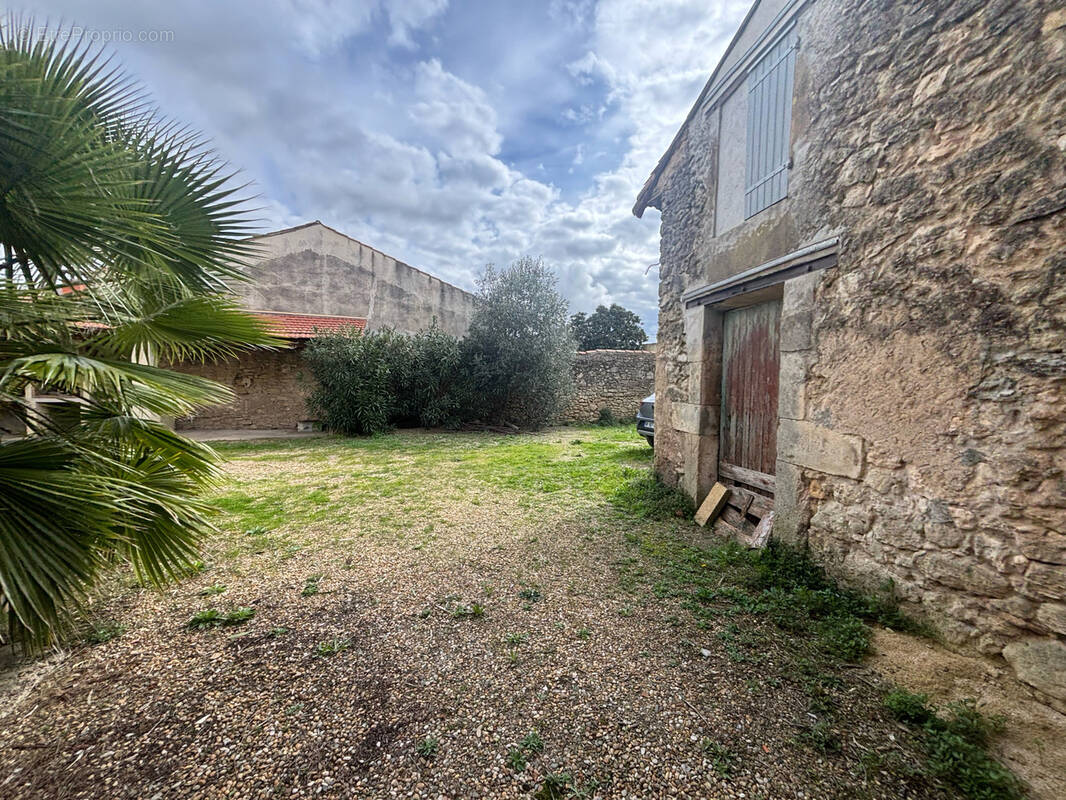 Parking à MARAUSSAN