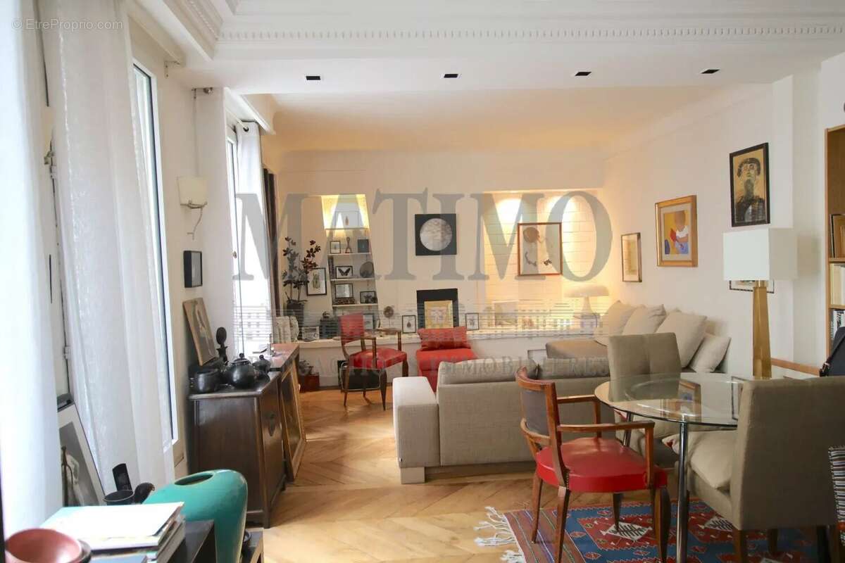 Appartement à PARIS-8E