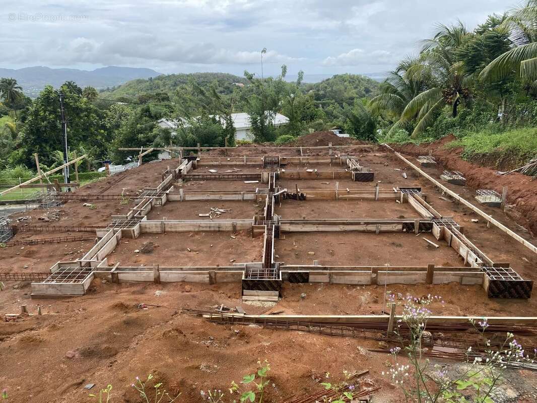 Terrain à RIVIERE-SALEE