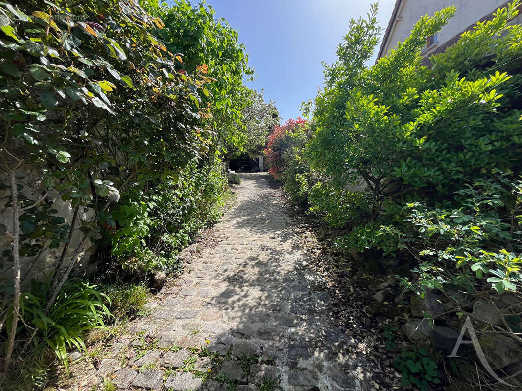 Maison à FOLLAINVILLE-DENNEMONT