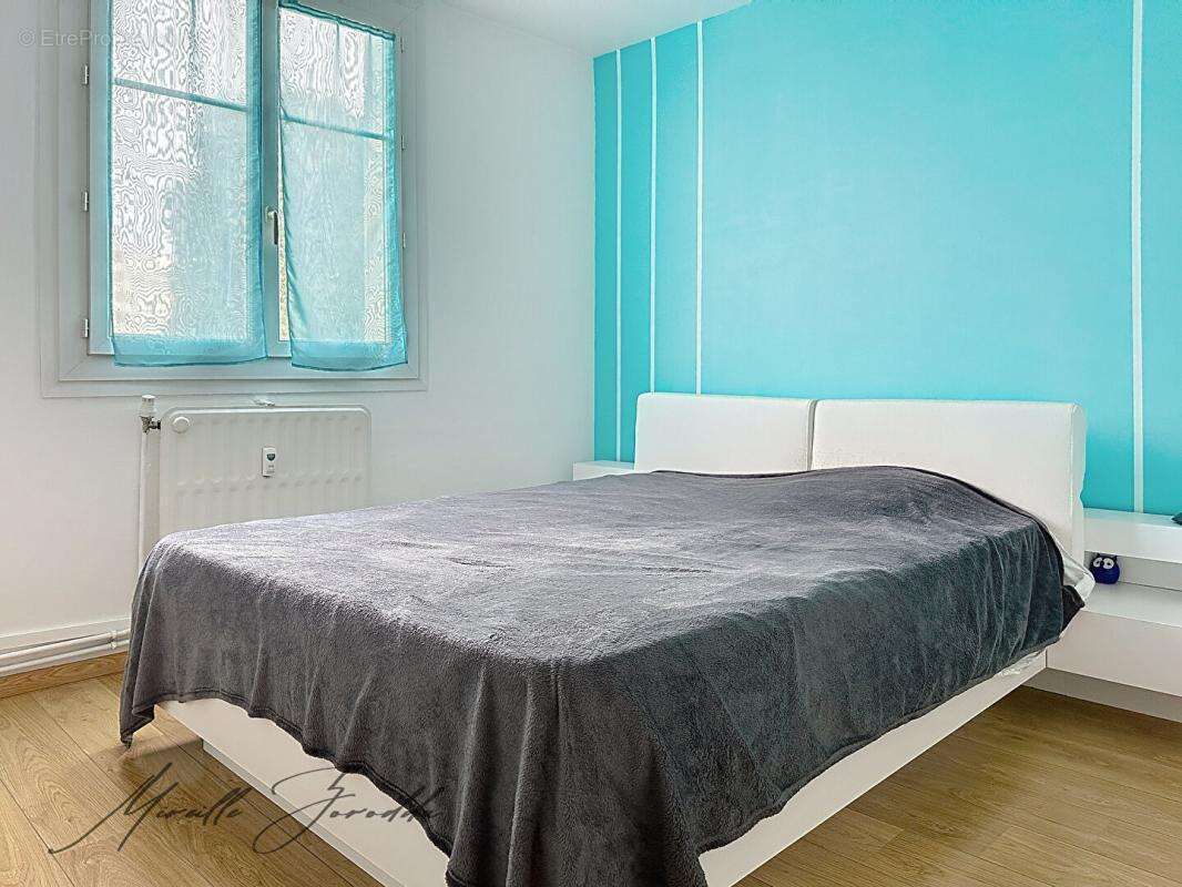NIMES Appartement   3 pièces 64 m²  avec garage, loggia et cave - photo 4