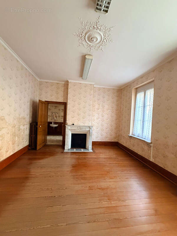Maison à CRECY-SUR-SERRE