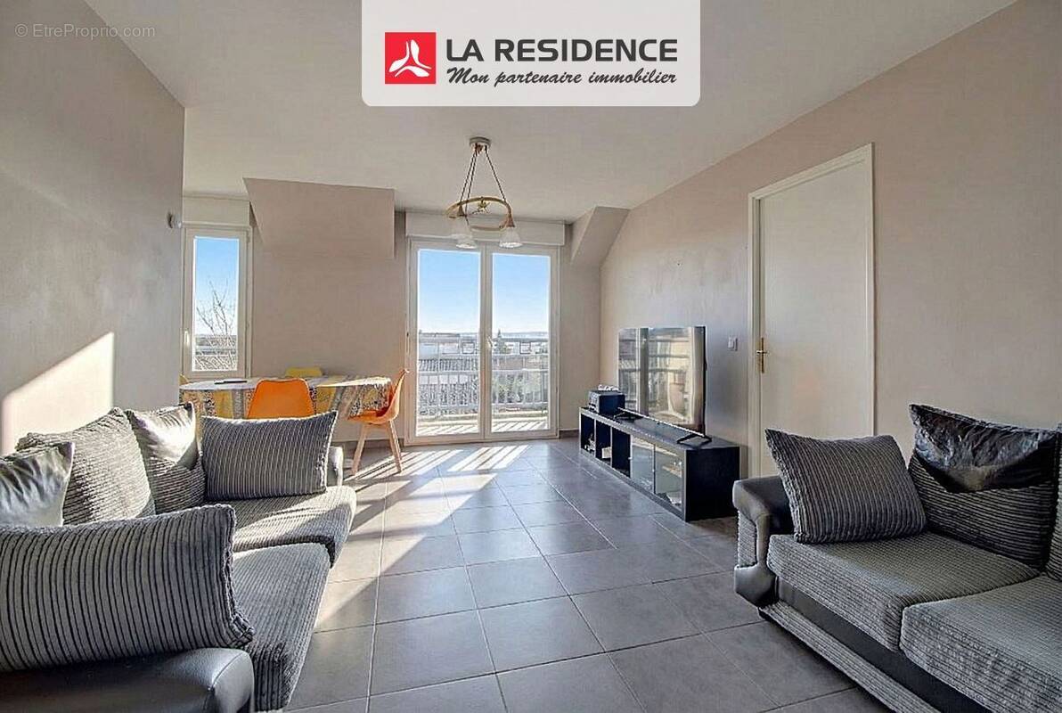 Appartement à CHANTELOUP-LES-VIGNES