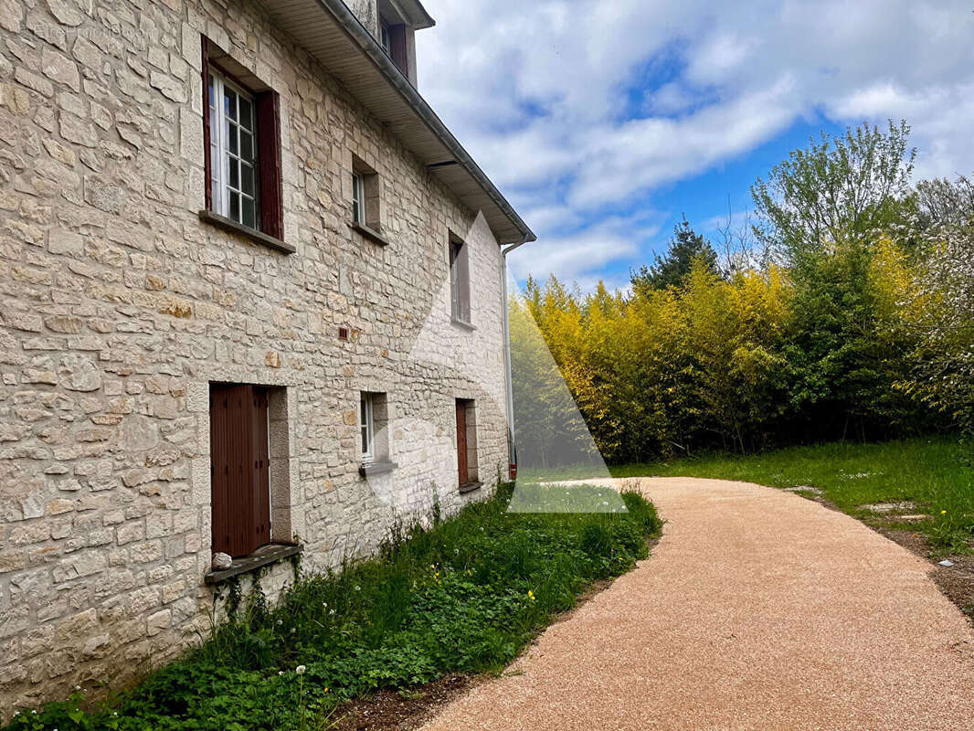 Maison à LACAPELLE-MARIVAL