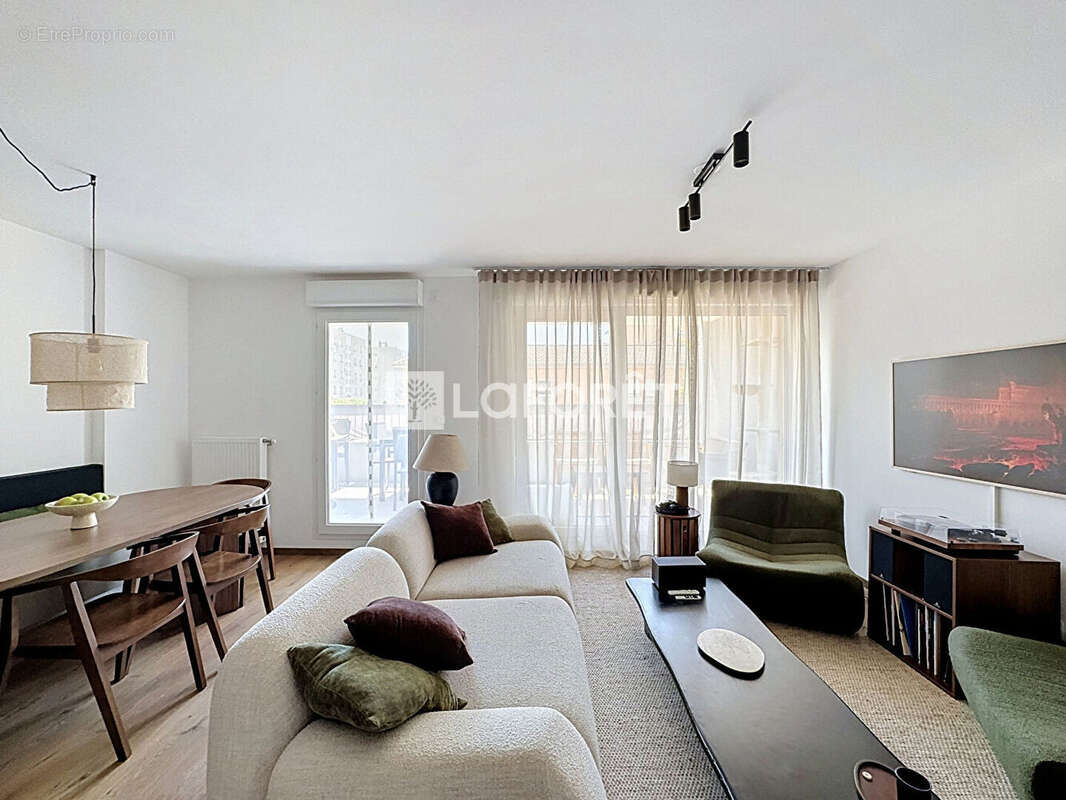 Appartement à L'ARBRESLE