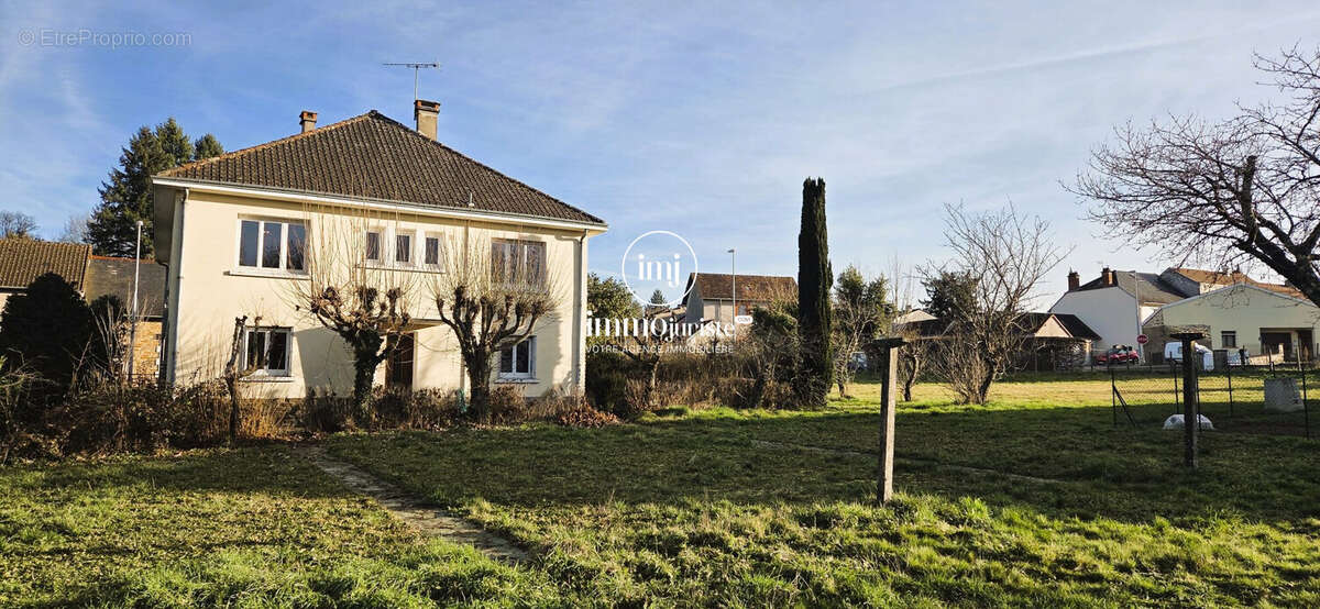 Maison 165 m² à Saint-Yrieix-La-Perche  - photo 2