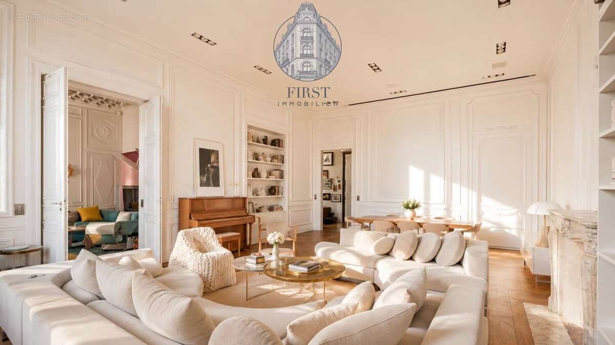 Appartement à PARIS-8E