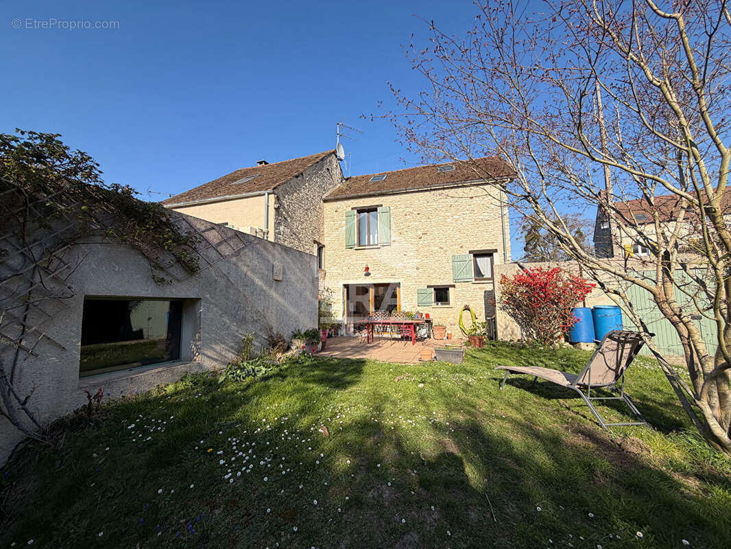 Maison à BEYNES
