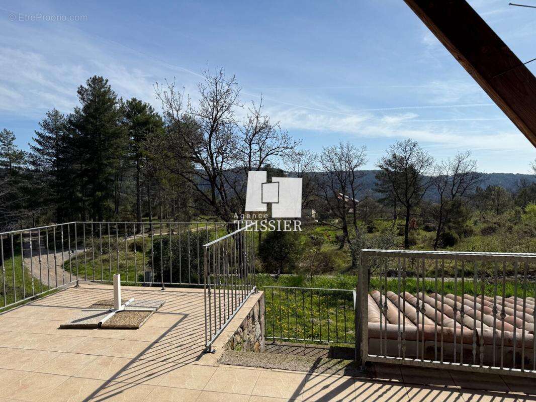 Maison à SAINT-PIERRE-SAINT-JEAN