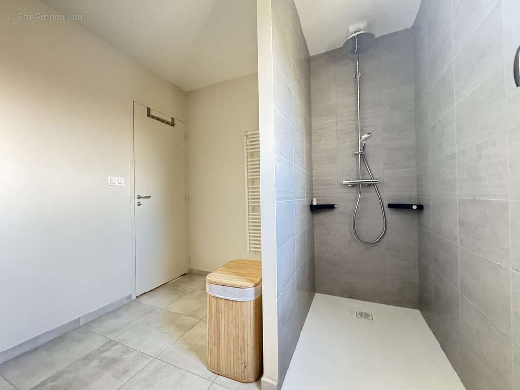 Maison à YSSAC-LA-TOURETTE