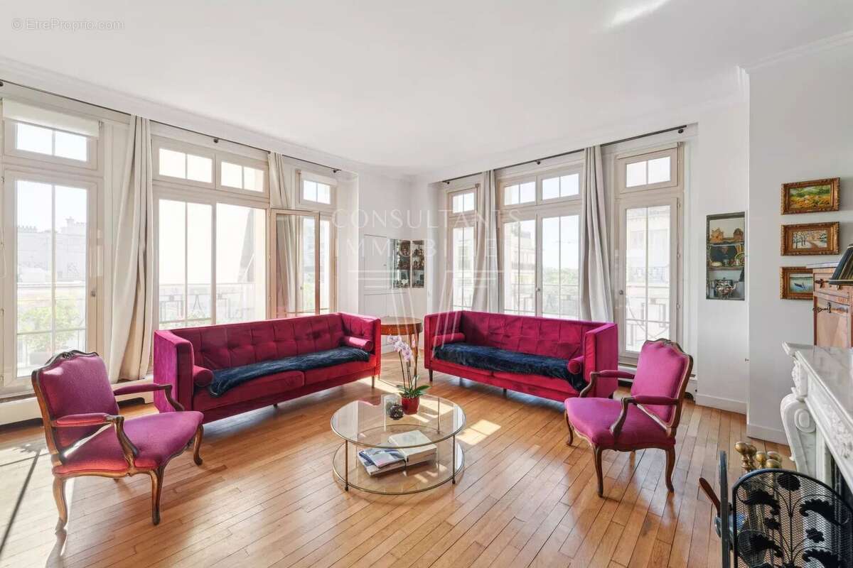 Appartement à NEUILLY-SUR-SEINE