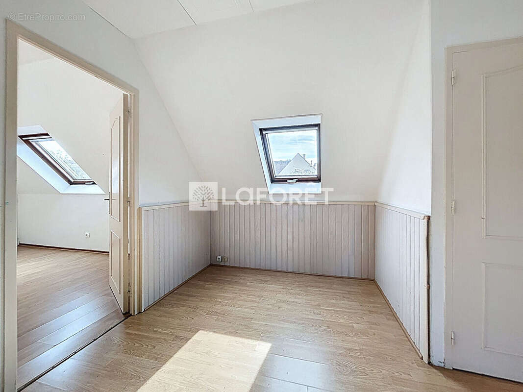 Maison familiale centre Orgeval 7 pièce(s) 164 m2 - photo 8