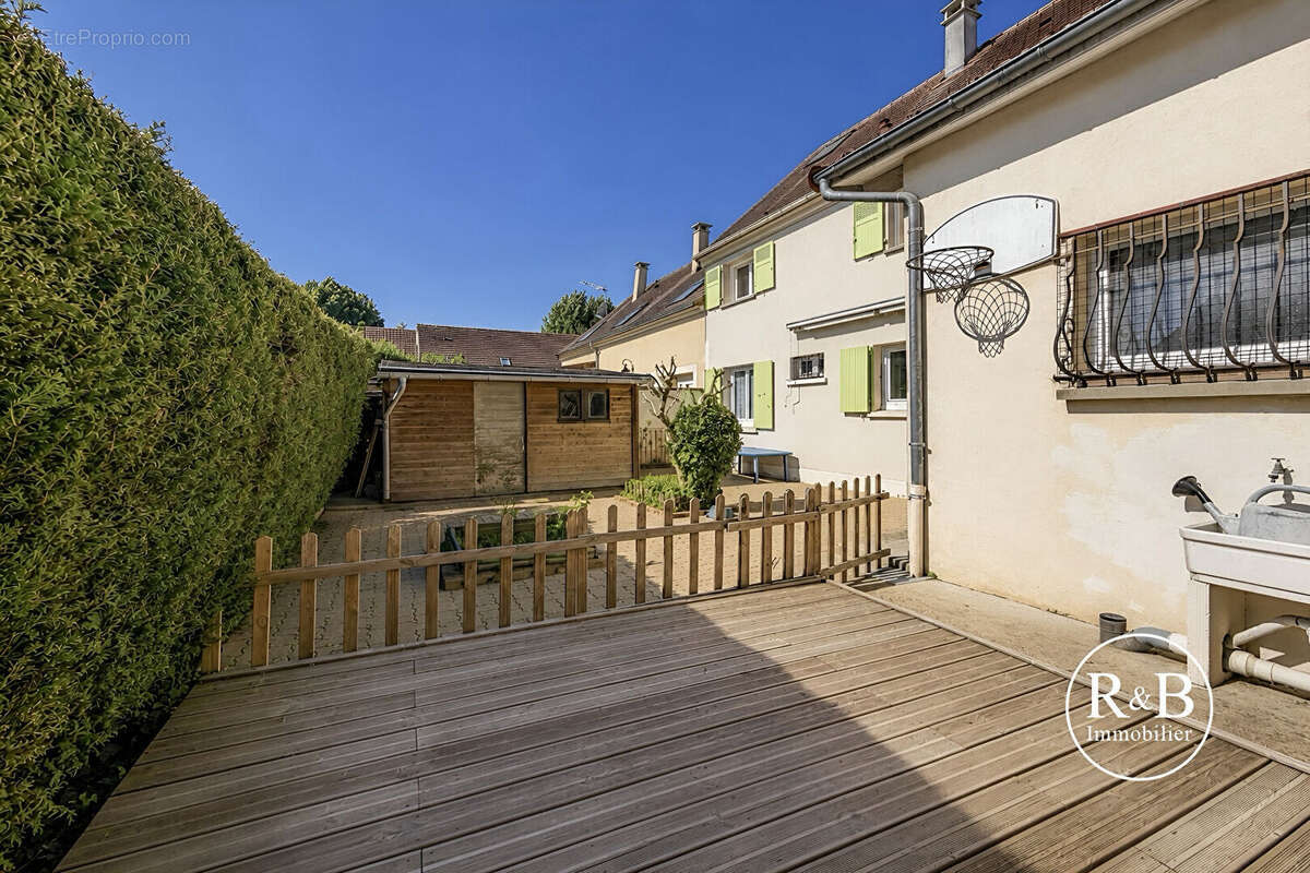 Maison à LES CLAYES-SOUS-BOIS