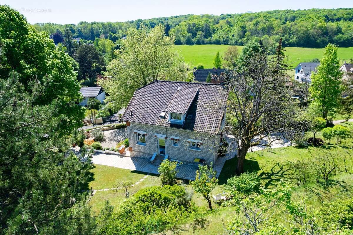 Voici une propriété au calme et à proximité de tout ! - photo 2