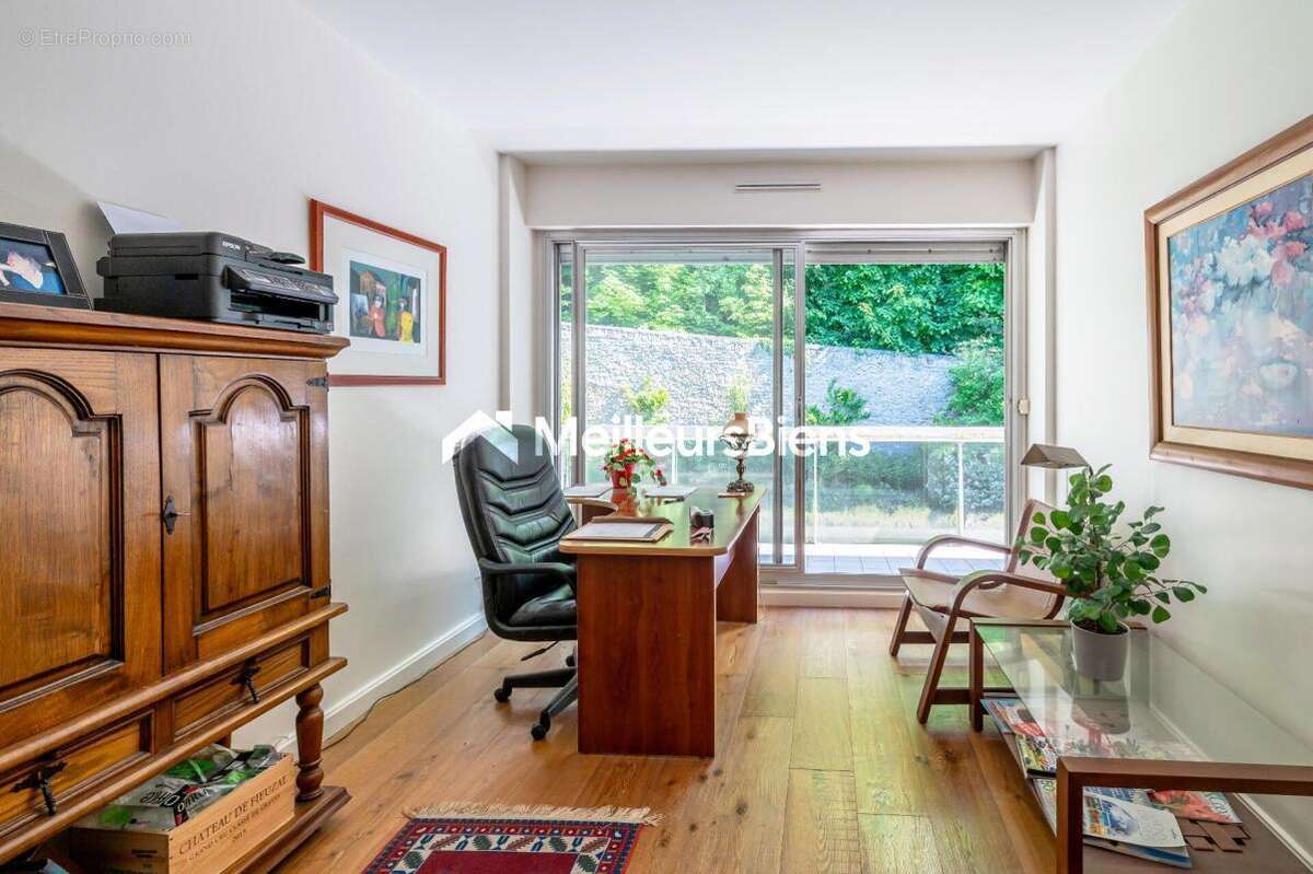 Appartement à VILLE-D'AVRAY