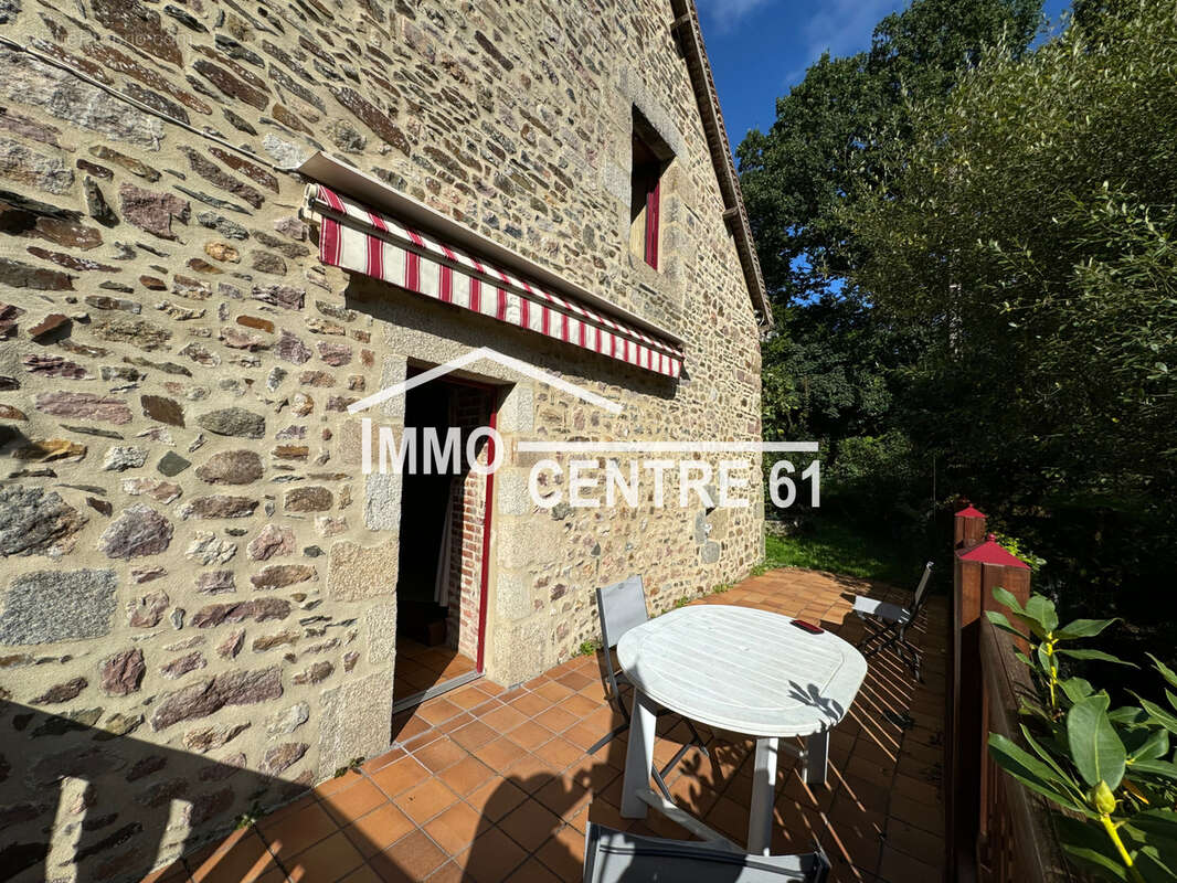 Maison à CARROUGES