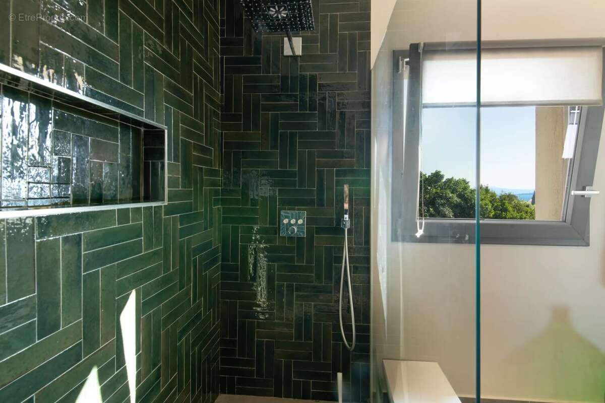 Maison à LES ISSAMBRES