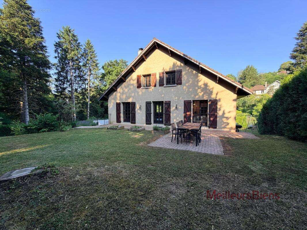 Maison familiale rénovée - 7 pièces - 5 chambres - Grand jardin - Lons-le-Saunier - photo 2