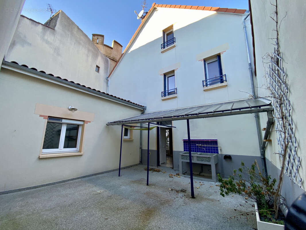 Maison à LES MARTRES-DE-VEYRE