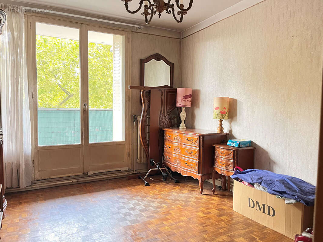 Gratte-Ciel T5 de 94 m2 avec balcon - photo 8