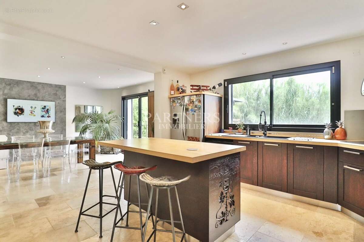 Maison à POURRIERES