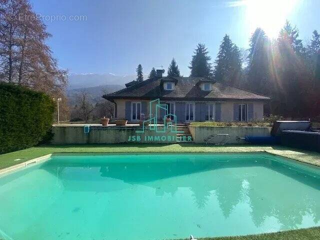 Maison à SAINTE-HELENE-SUR-ISERE