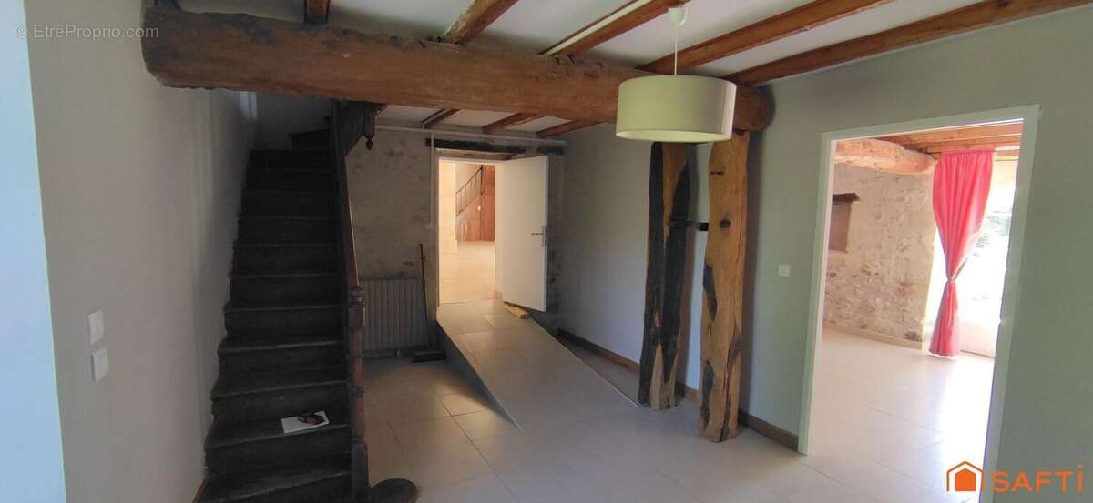 Maison 228 m² à Saint-Julien-De-L'escap  - photo 5