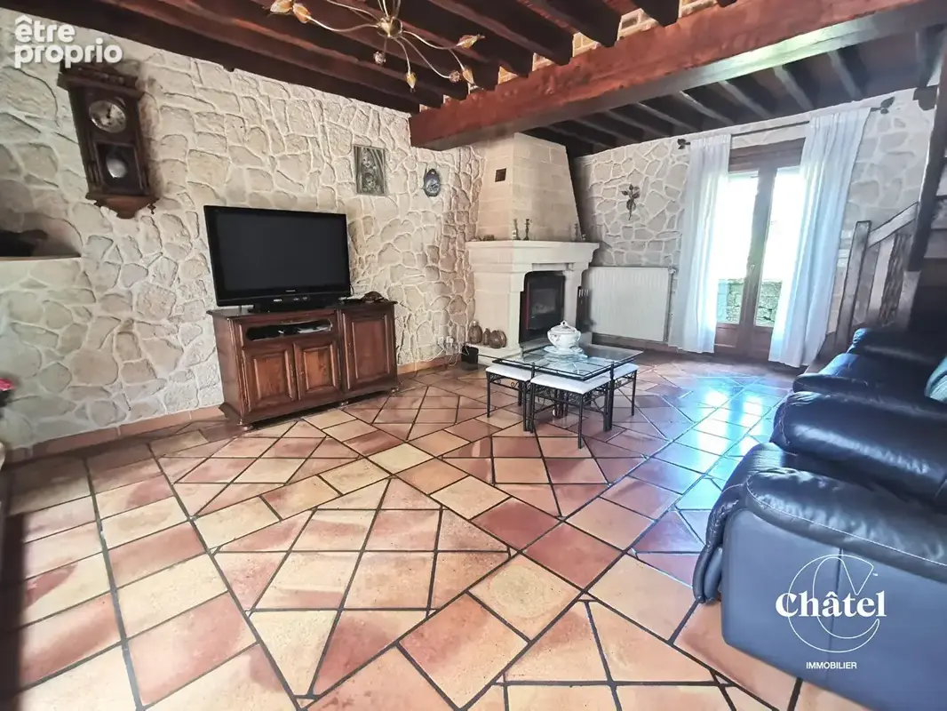 Maison 4 chambres -3 salles de bains - dépendances - cours et jardin - Roissy 35 mn - photo 2