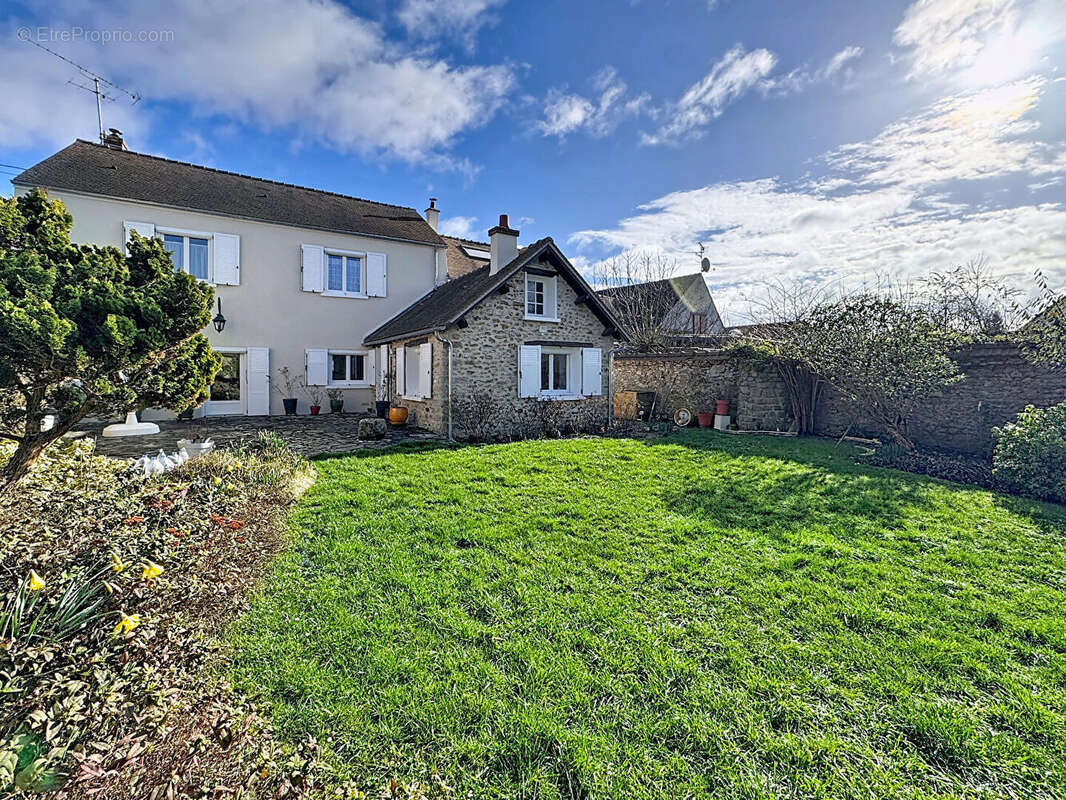 Maison à VAUX-LE-PENIL