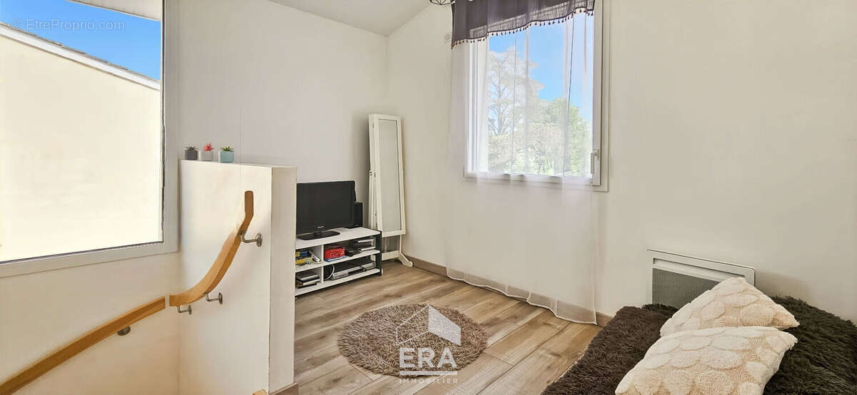 EYSINES 33320 - Maison familiale 200m²  5ch +  bureaux - 850 m² de parcelle - Calme - Garage, Jardin - photo 9