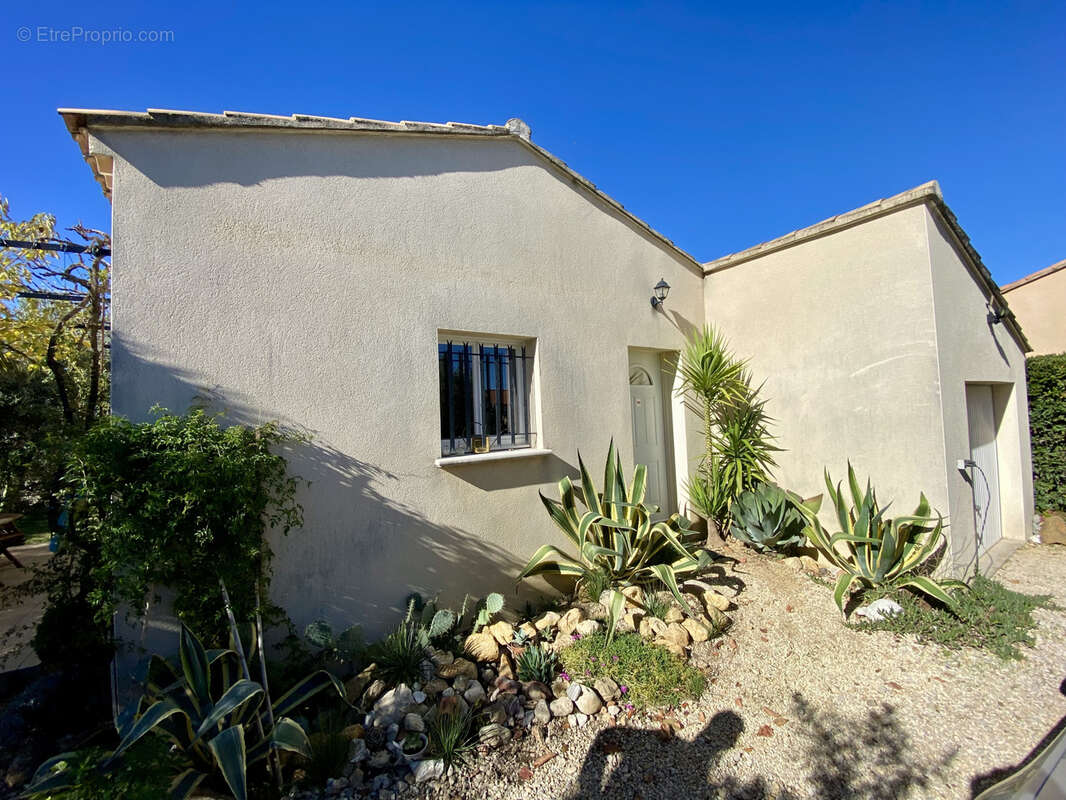 Maison à SAINTE-CECILE-LES-VIGNES