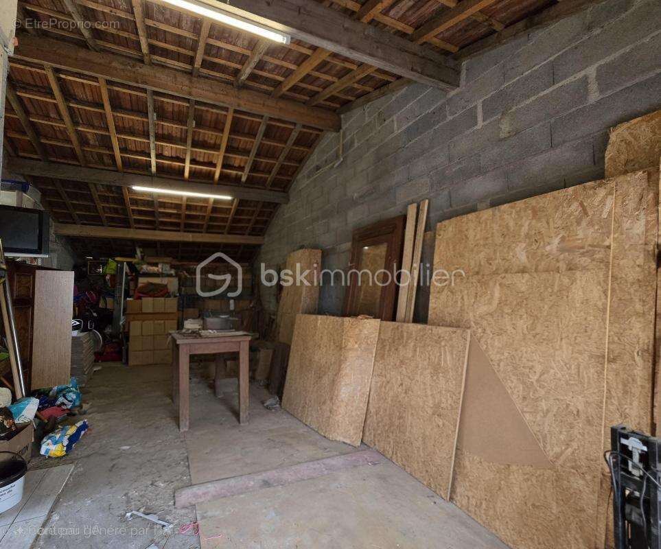 Maison avec dépendances + appartement indépendant – Vue dégagée sur la Chaîne du Livradois-Forez – Impasse – Limons (63290) - photo 11