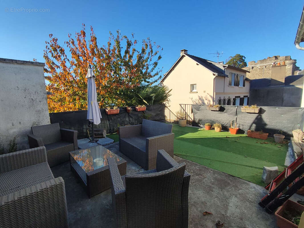 Maison à MONTREVAULT