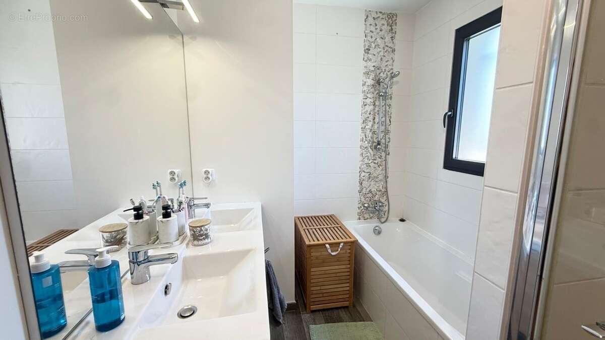Maison à vendre 4 pièces CEYRESTE (13) - photo 4
