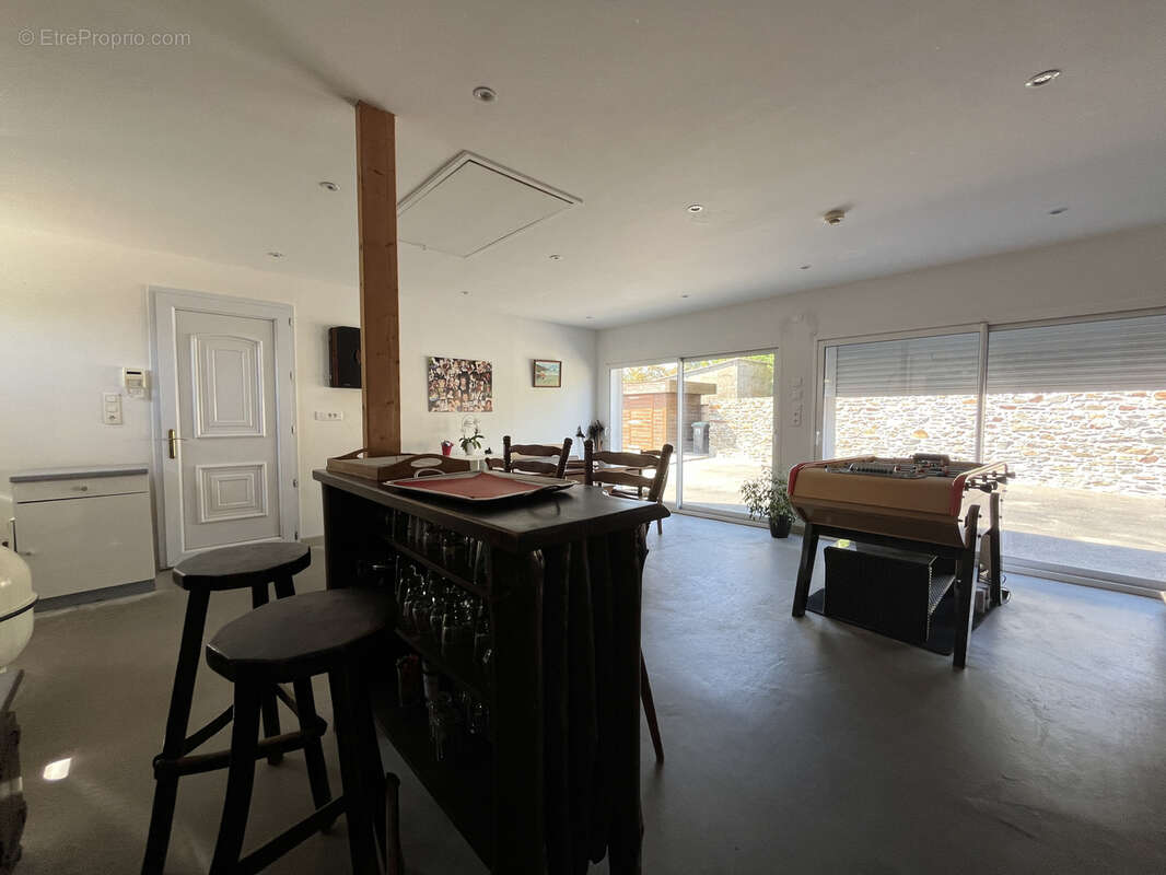 Bourg du CELLIER -  Belle maison plain pied  - 200 m2 - 8 pièces - piscine - photo 14