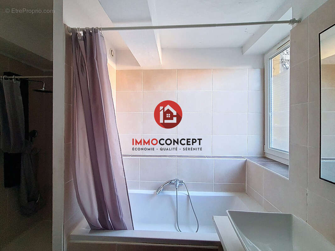 Maison à CADEROUSSE