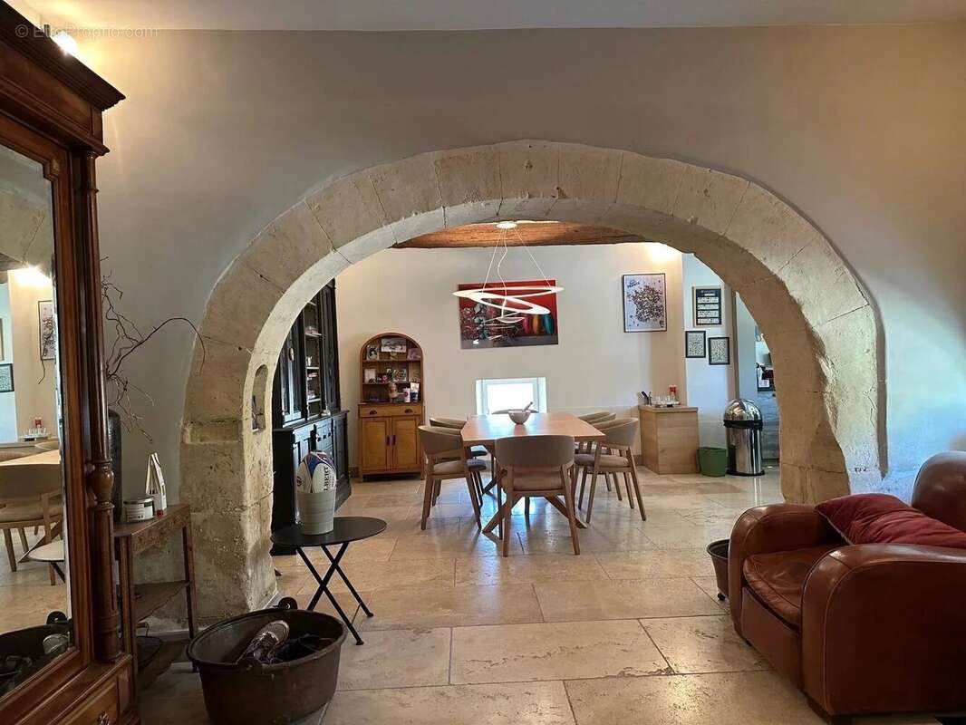 Maison à MOURIES