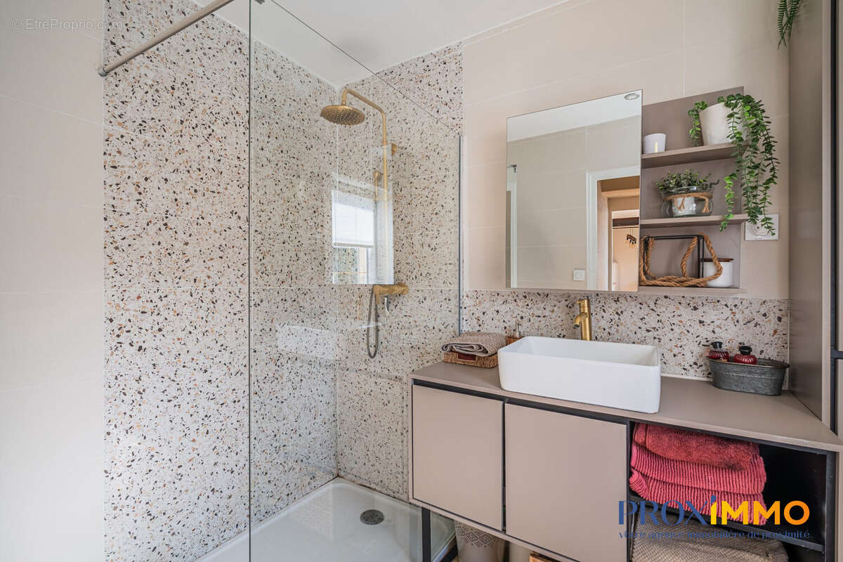Maison 170 m² à Saint-Jean-De-Moirans  - photo 6