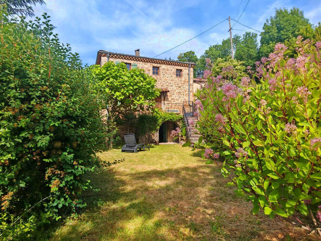 Maison à SAINT-APOLLINAIRE-DE-RIAS