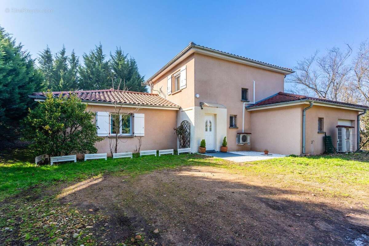 Photo 2 - Maison à LA TOUR-DE-SALVAGNY