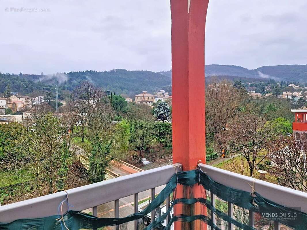 Appartement à LAMALOU-LES-BAINS