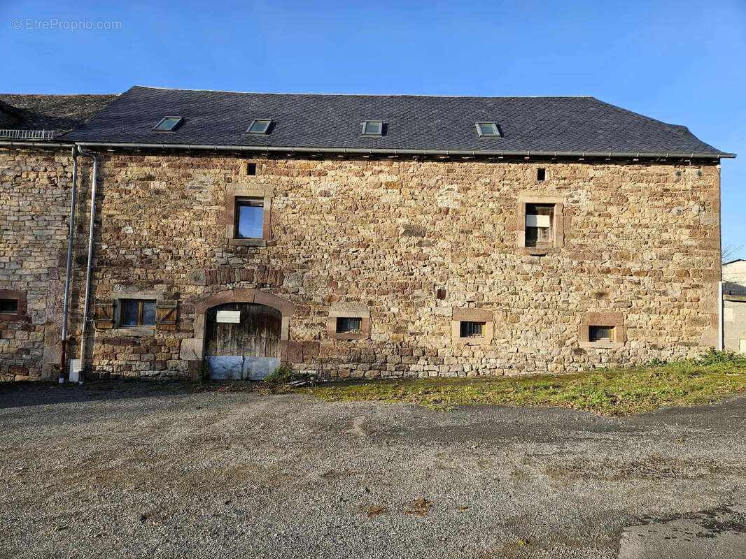 Maison à ONET-LE-CHATEAU