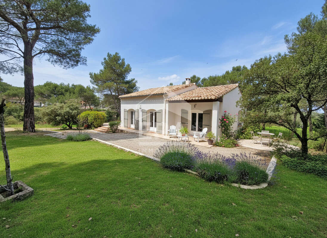 Maison à VERNEGUES