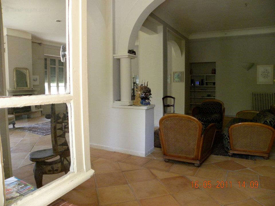 Maison atypique avec piscine sur 2600 m2 de terrain - photo 3