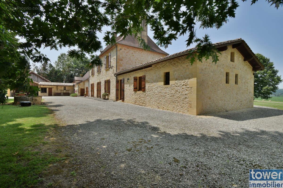 Proche Bergerac belle propriété de 4 hectares, demeure en pierre avec dépendances - photo 16