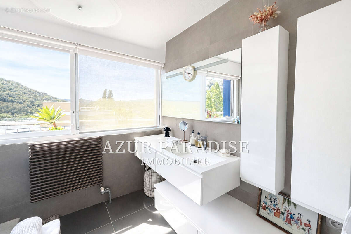 Appartement à MANDELIEU-LA-NAPOULE