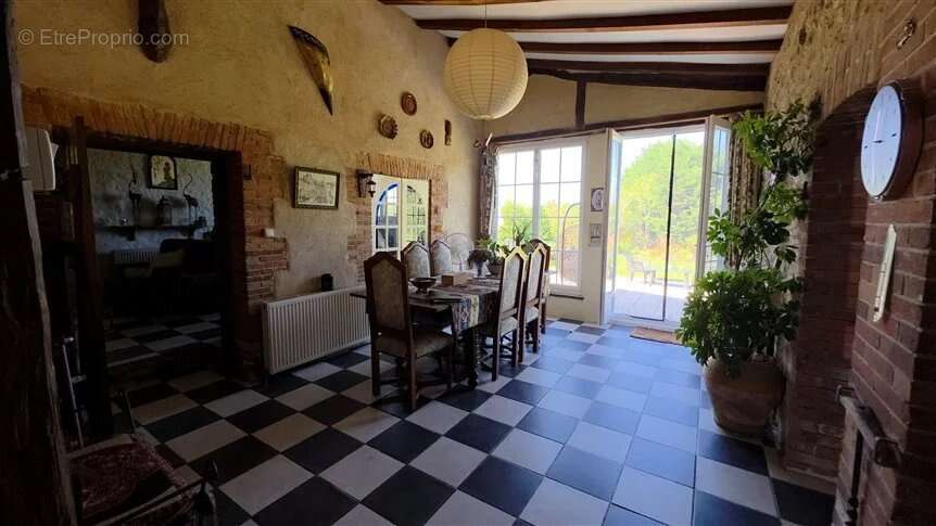 Maison à SAINT-MARTIAL-SUR-ISOP